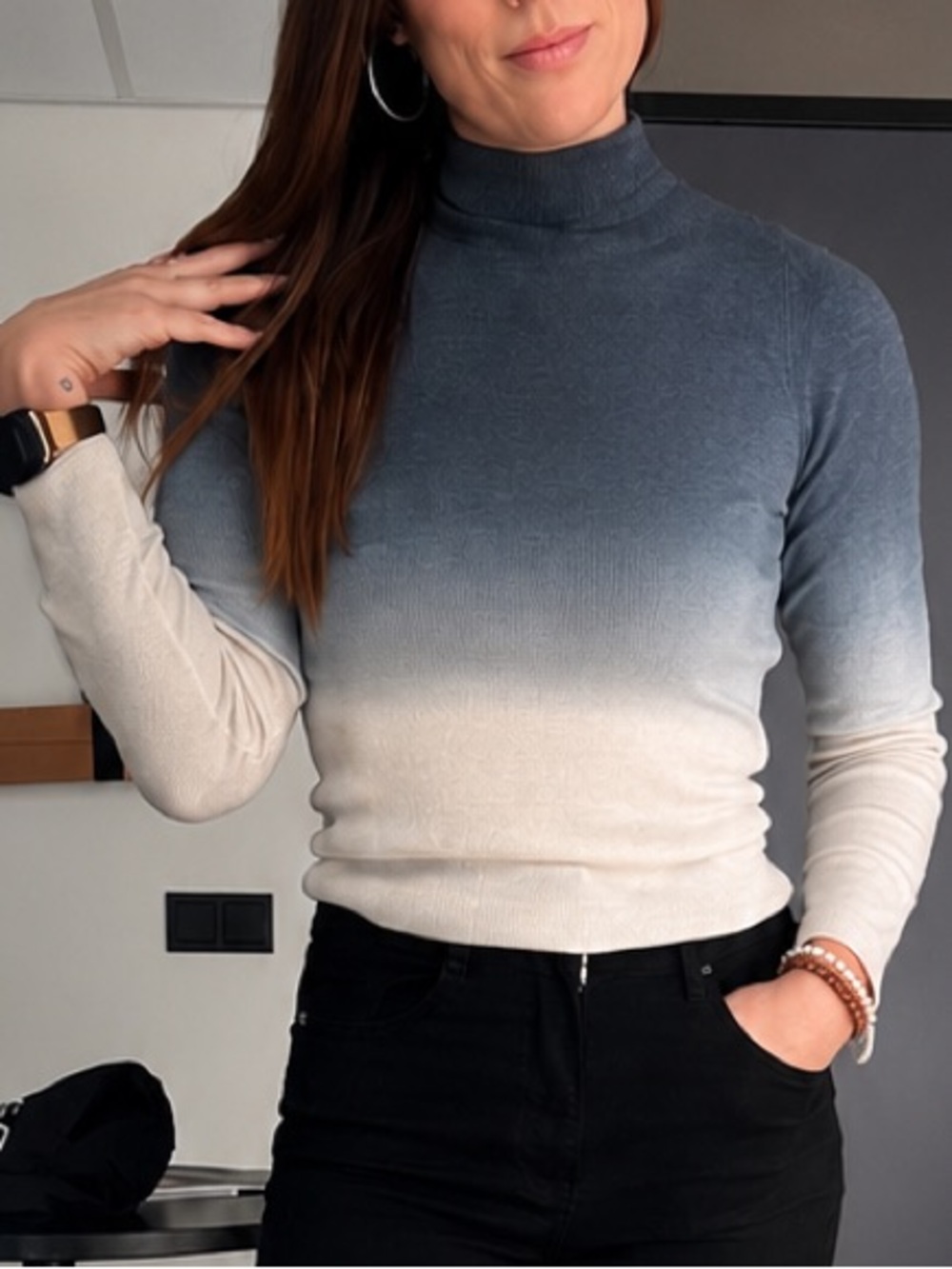 Ribbed Blue / Gray Ombré Turtleneck Lightweight Sweater. Size M